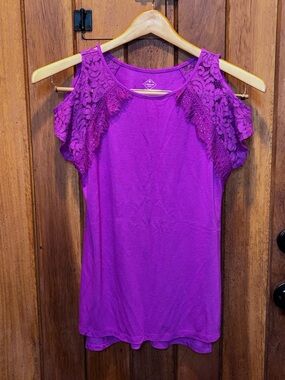 Women's Cold-Shoulder Lace Sleeve Top - Fuchsia